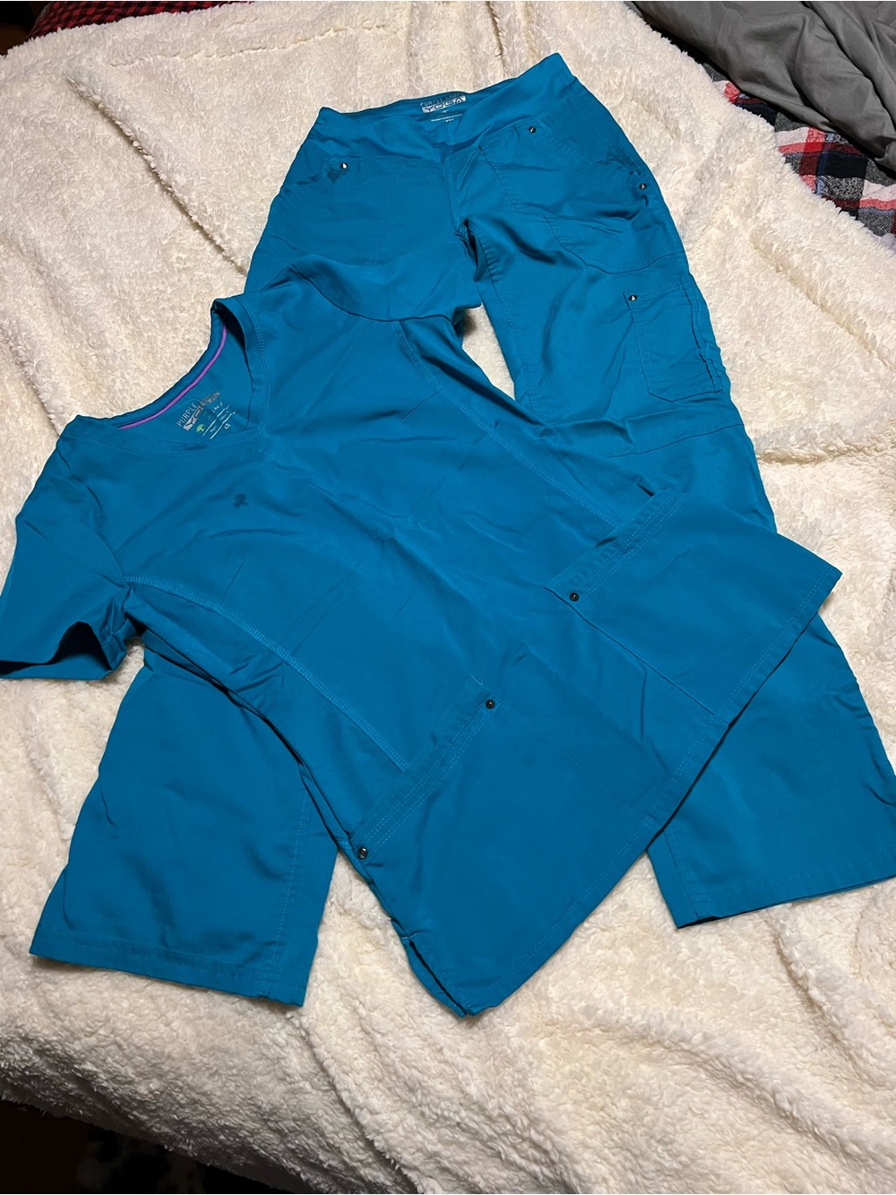 Unbranded Women's Short Sleeve Scrub Top in Teal Blue